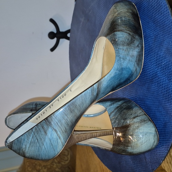 GuisseppeZanottiDesign         4.75" Heel /1"PlatformsPatent Leather(#3010)sz.9. - Picture 1 of 14